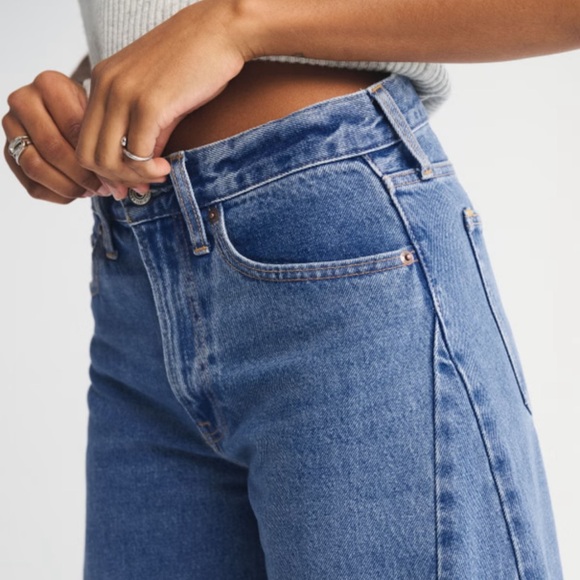 Curve Love Mid Rise Barrel Jean (short - Picture 4 of 9
